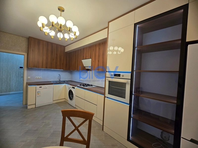 Aylıq Kirayə 3 otaqlı Yeni Tikili bina evi  105m², Bakı