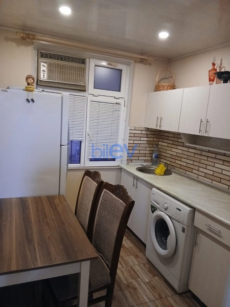 Aylıq Kirayə 2 otaqlı Köhnə Tikili bina evi  90m², Bakı