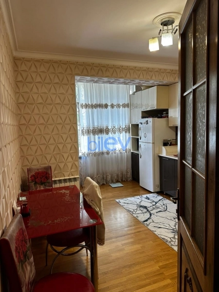 Satış 3 otaqlı Köhnə Tikili bina evi  100m², Bakı