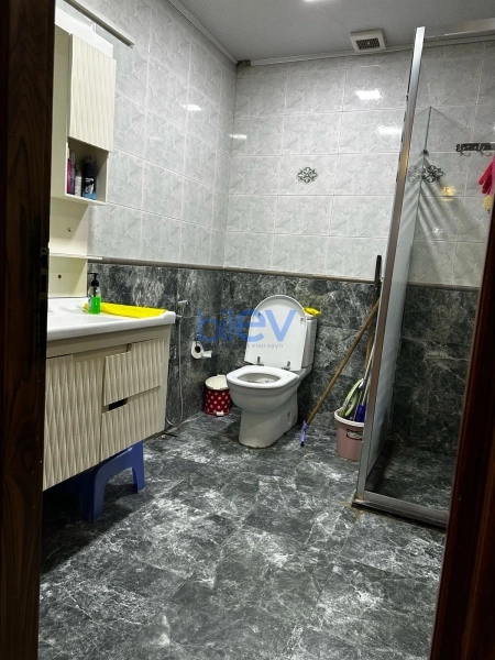 Satış 3 otaqlı Köhnə Tikili bina evi  100m², Bakı
