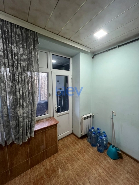 Aylıq Kirayə 2 otaqlı Köhnə Tikili bina evi  65m², Bakı