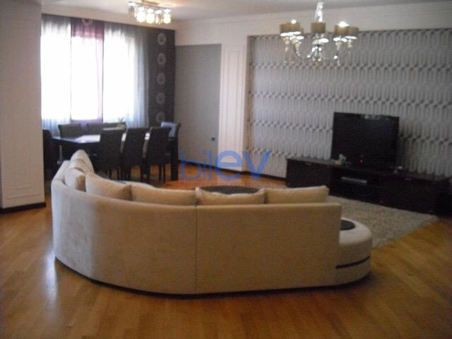 Aylıq Kirayə 4 otaqlı Yeni Tikili bina evi  189m², Bakı