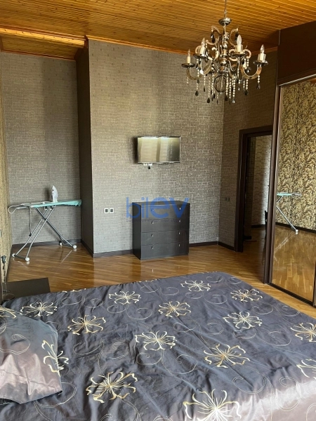 Aylıq Kirayə 4 otaqlı Yeni Tikili bina evi  189m², Bakı
