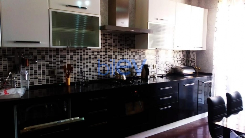 Aylıq Kirayə 4 otaqlı Yeni Tikili bina evi  189m², Bakı