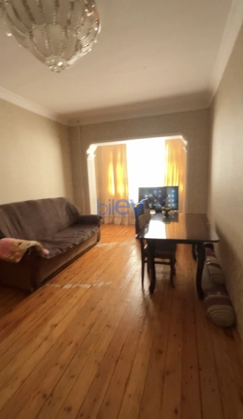 Satış 3 otaqlı Köhnə Tikili bina evi  74m², Bakı
