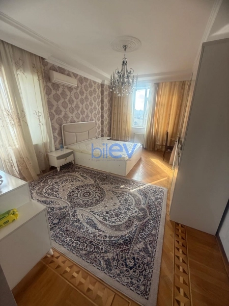 Aylıq Kirayə 3 otaqlı Yeni Tikili bina evi  130m², Bakı