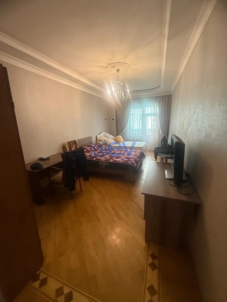 Aylıq Kirayə 3 otaqlı Yeni Tikili bina evi  130m², Bakı