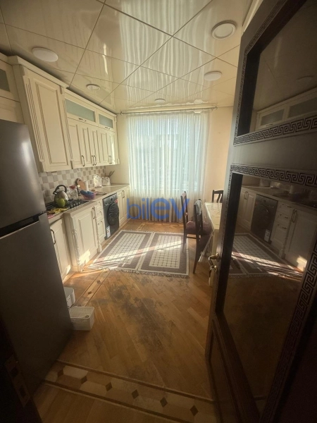 Aylıq Kirayə 3 otaqlı Yeni Tikili bina evi  130m², Bakı