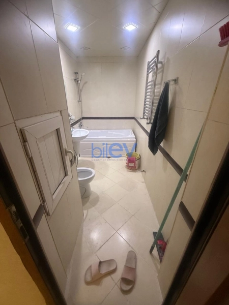 Aylıq Kirayə 3 otaqlı Yeni Tikili bina evi  130m², Bakı