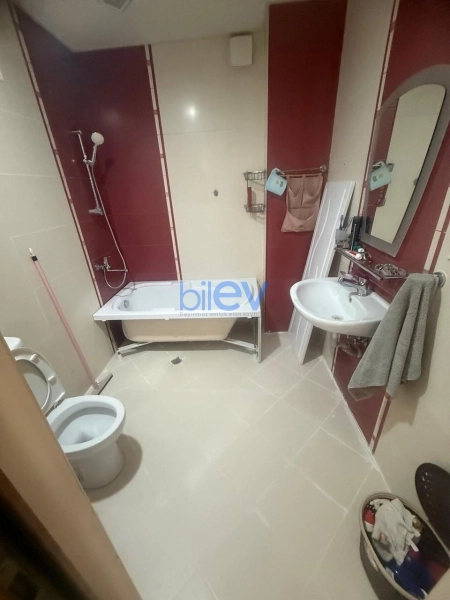 Aylıq Kirayə 3 otaqlı Yeni Tikili bina evi  130m², Bakı