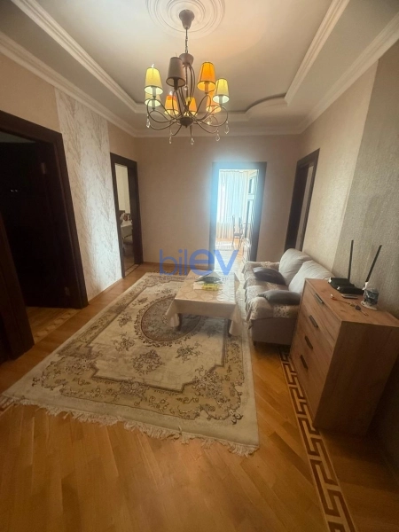 Aylıq Kirayə 3 otaqlı Yeni Tikili bina evi  130m², Bakı