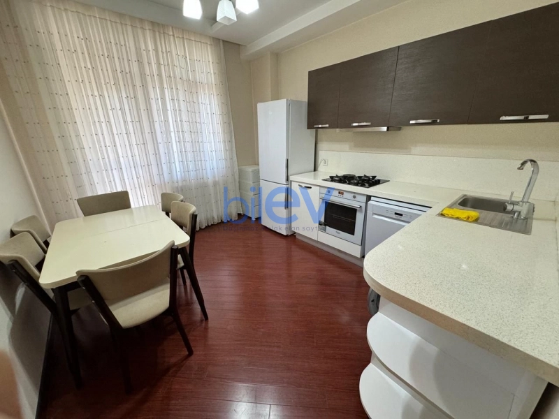 Aylıq Kirayə 2 otaqlı Yeni Tikili bina evi  77m², Bakı