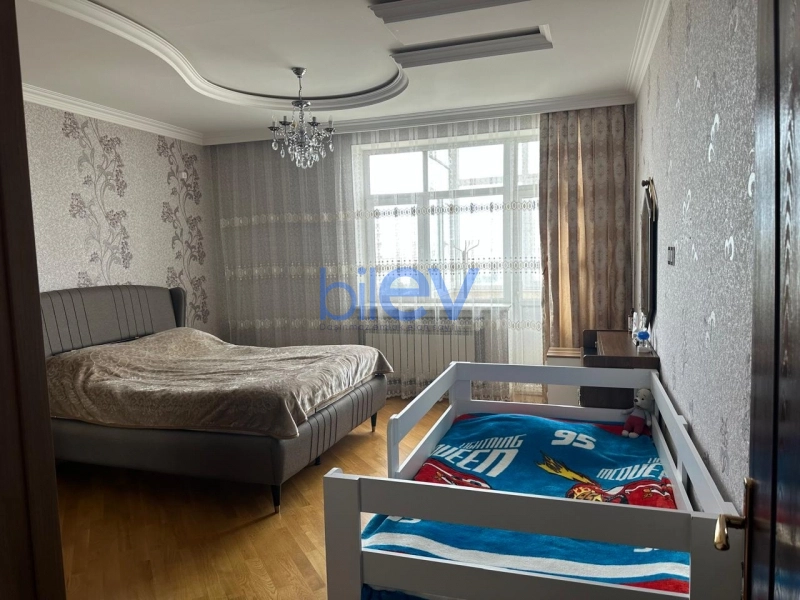 Aylıq Kirayə 3 otaqlı Yeni Tikili bina evi  134m², Bakı