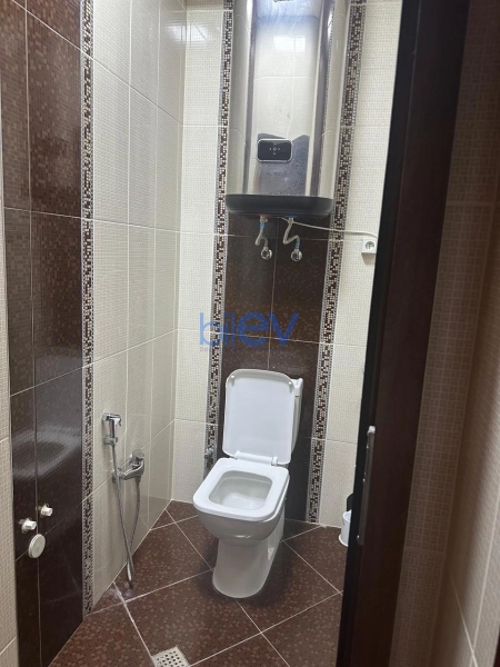 Aylıq Kirayə 3 otaqlı Yeni Tikili bina evi  134m², Bakı