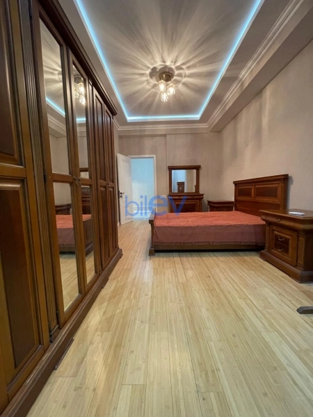 Aylıq Kirayə 2 otaqlı Köhnə Tikili bina evi  95m², Bakı