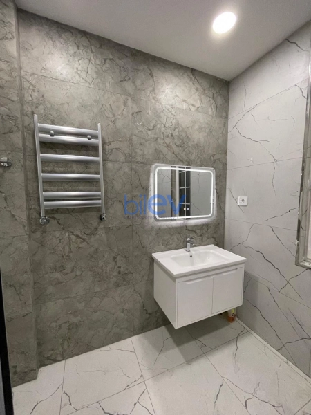 Aylıq Kirayə 2 otaqlı Köhnə Tikili bina evi  95m², Bakı