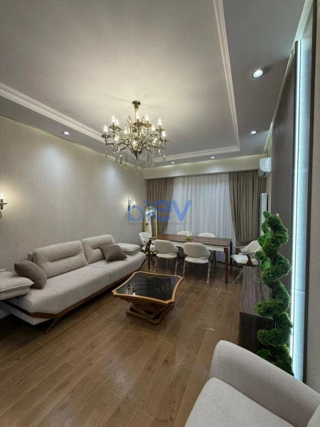 Aylıq Kirayə 3 otaqlı Yeni Tikili bina evi  74m², Bakı