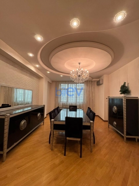 Aylıq Kirayə 3 otaqlı Yeni Tikili bina evi  137m², Bakı