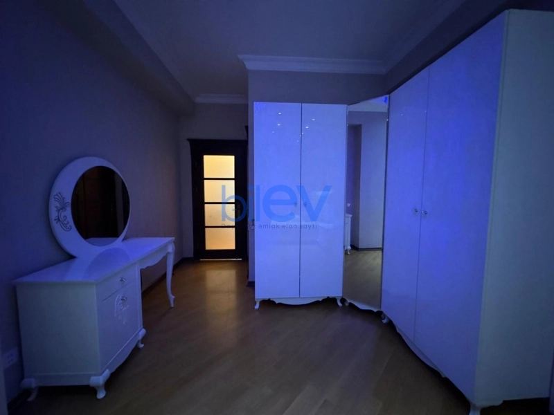 Aylıq Kirayə 3 otaqlı Yeni Tikili bina evi  137m², Bakı
