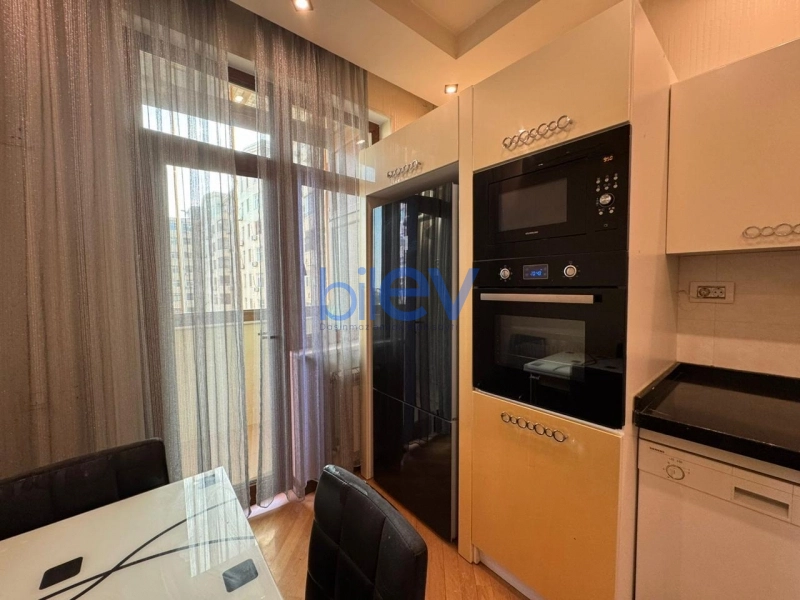 Aylıq Kirayə 3 otaqlı Yeni Tikili bina evi  137m², Bakı