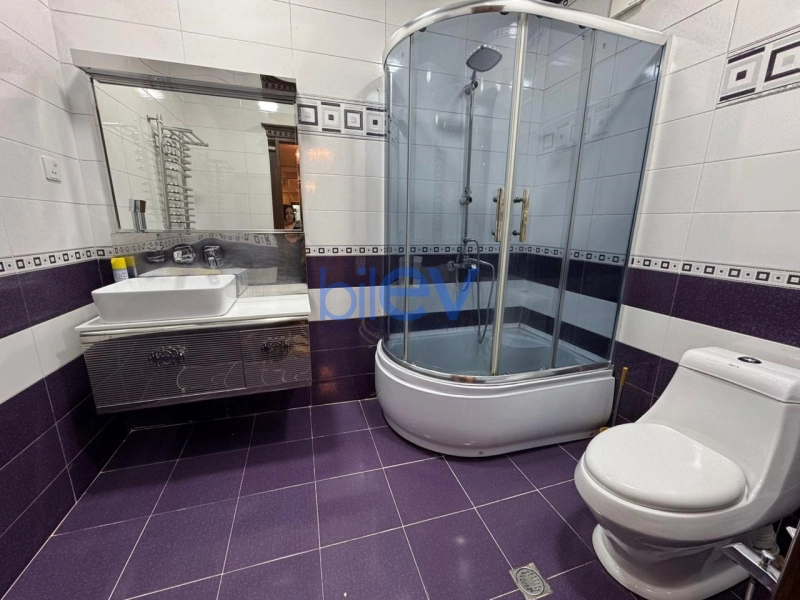 Aylıq Kirayə 3 otaqlı Yeni Tikili bina evi  137m², Bakı