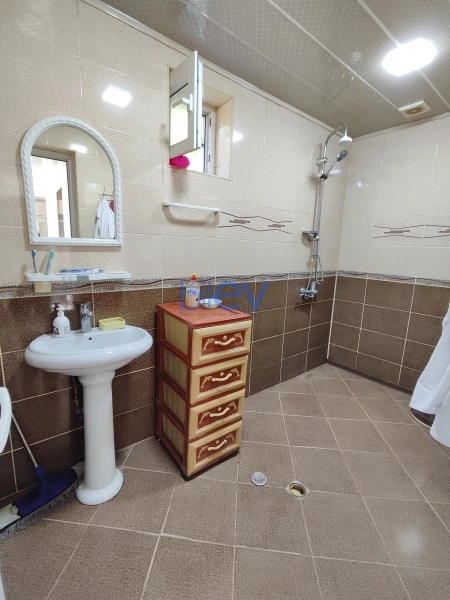 Satış 14 otaqlı Həyət evi  330m², Bakı
