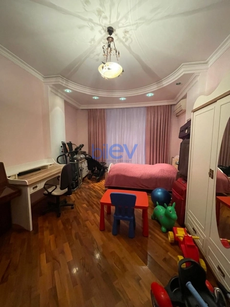 Aylıq Kirayə 4 otaqlı Yeni Tikili bina evi  168m², Bakı