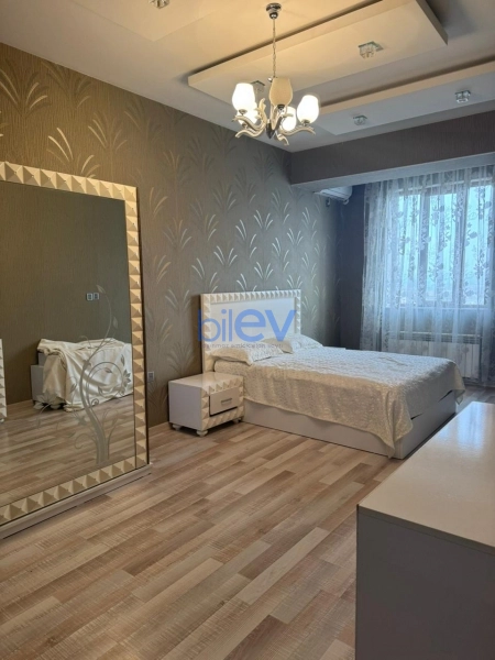 Aylıq Kirayə 3 otaqlı Yeni Tikili bina evi  150m², Bakı