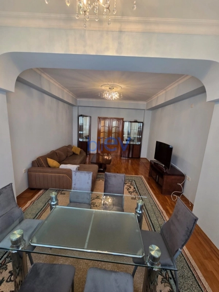 Aylıq Kirayə 3 otaqlı Yeni Tikili bina evi  125m², Bakı