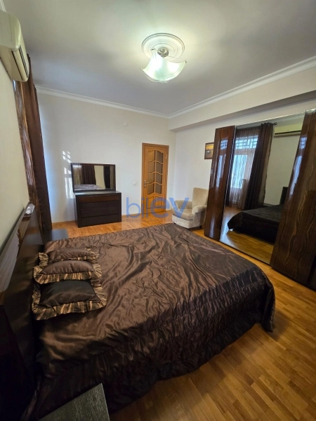 Aylıq Kirayə 3 otaqlı Yeni Tikili bina evi  125m², Bakı