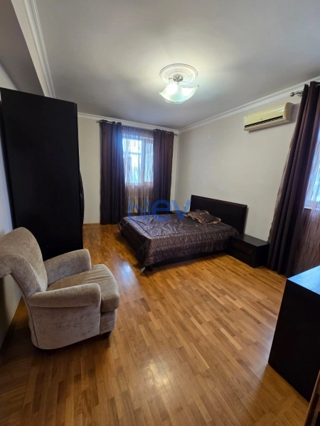 Aylıq Kirayə 3 otaqlı Yeni Tikili bina evi  125m², Bakı
