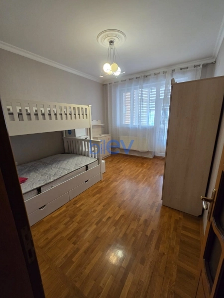 Aylıq Kirayə 3 otaqlı Yeni Tikili bina evi  125m², Bakı