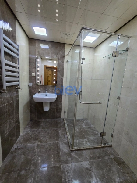 Aylıq Kirayə 3 otaqlı Yeni Tikili bina evi  125m², Bakı