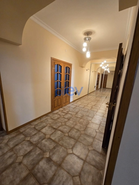 Aylıq Kirayə 3 otaqlı Yeni Tikili bina evi  125m², Bakı