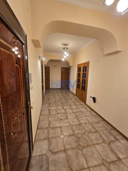 Aylıq Kirayə 3 otaqlı Yeni Tikili bina evi  125m², Bakı