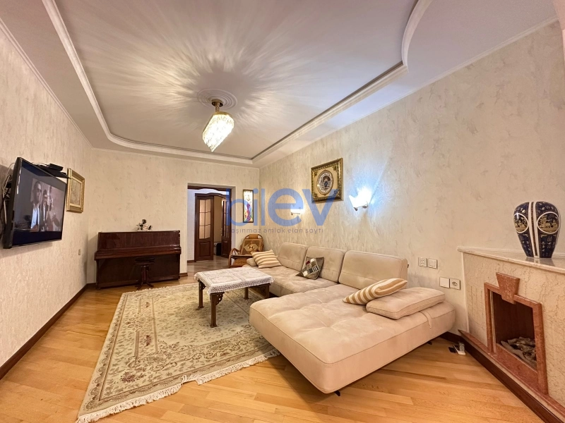 Aylıq Kirayə 4 otaqlı Köhnə Tikili bina evi  140m², Bakı