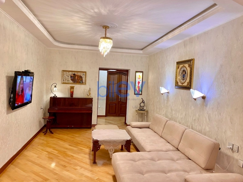 Aylıq Kirayə 4 otaqlı Köhnə Tikili bina evi  140m², Bakı