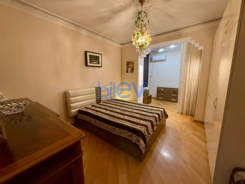 Aylıq Kirayə 4 otaqlı Köhnə Tikili bina evi  140m², Bakı