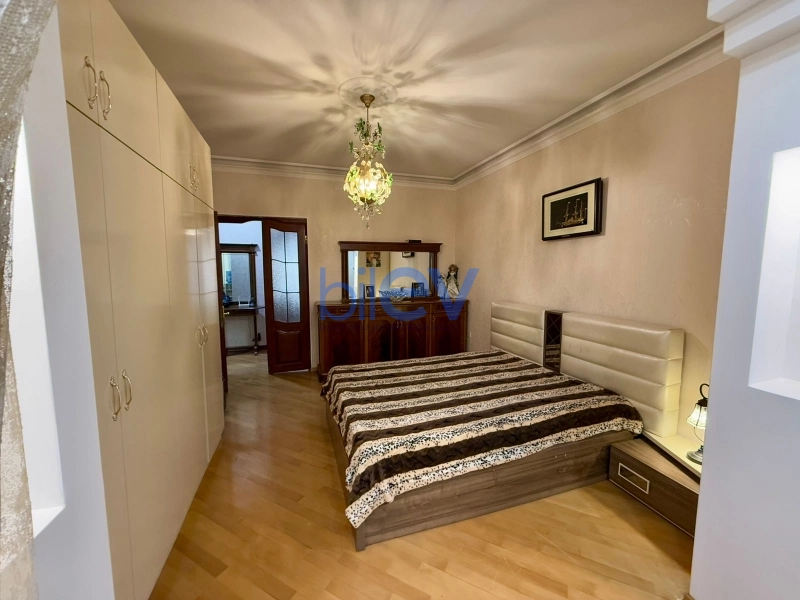 Aylıq Kirayə 4 otaqlı Köhnə Tikili bina evi  140m², Bakı