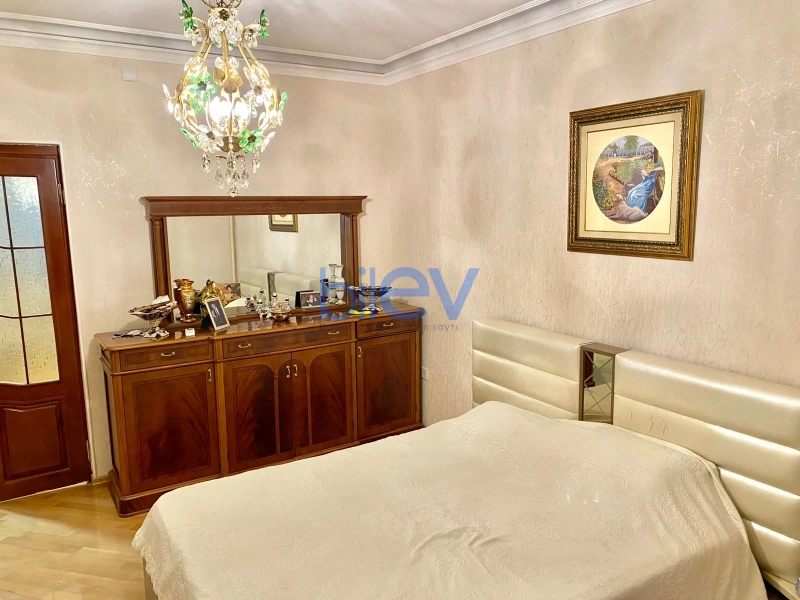 Aylıq Kirayə 4 otaqlı Köhnə Tikili bina evi  140m², Bakı