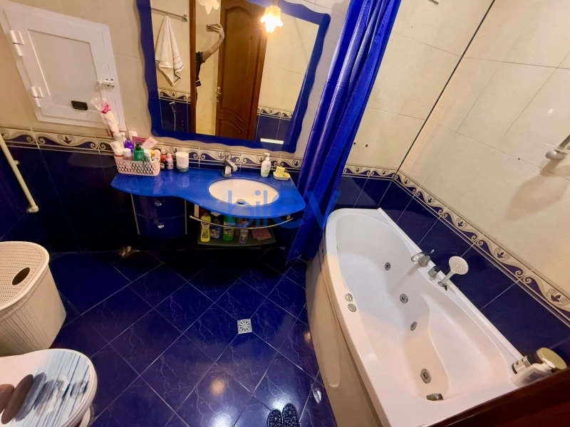 Aylıq Kirayə 4 otaqlı Köhnə Tikili bina evi  140m², Bakı