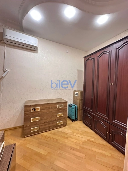 Aylıq Kirayə 4 otaqlı Köhnə Tikili bina evi  140m², Bakı
