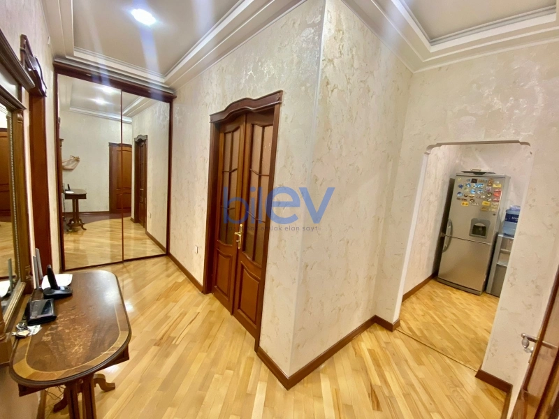 Aylıq Kirayə 4 otaqlı Köhnə Tikili bina evi  140m², Bakı