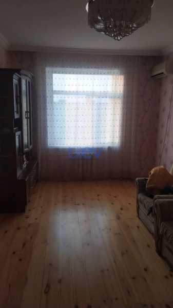 Aylıq Kirayə 3 otaqlı Köhnə Tikili bina evi  61m², Bakı
