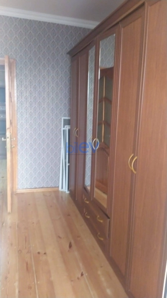 Aylıq Kirayə 3 otaqlı Köhnə Tikili bina evi  61m², Bakı