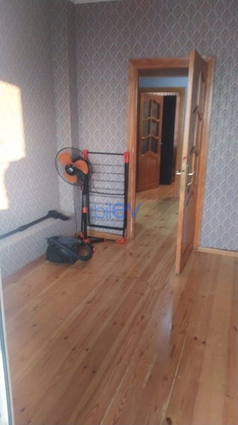 Aylıq Kirayə 3 otaqlı Köhnə Tikili bina evi  61m², Bakı