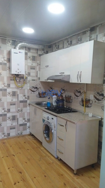 Aylıq Kirayə 3 otaqlı Köhnə Tikili bina evi  61m², Bakı