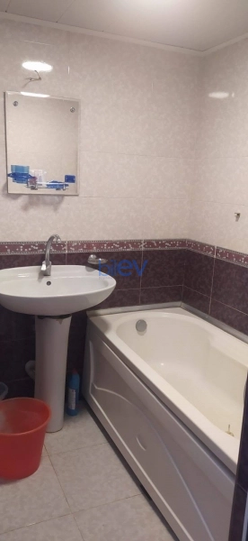 Aylıq Kirayə 3 otaqlı Köhnə Tikili bina evi  61m², Bakı