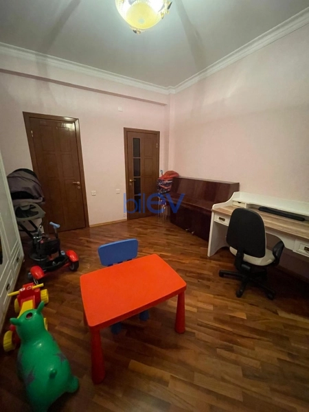 Aylıq Kirayə 4 otaqlı Yeni Tikili bina evi  170m², Bakı
