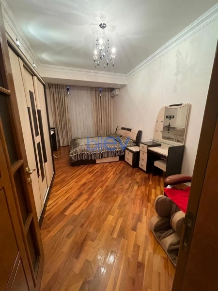 Aylıq Kirayə 4 otaqlı Yeni Tikili bina evi  170m², Bakı